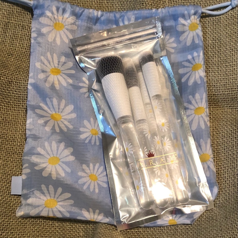 F.A.R.A.H Make up Brushes 4pc Complete Face Set w Matching Bag NEW SEALED